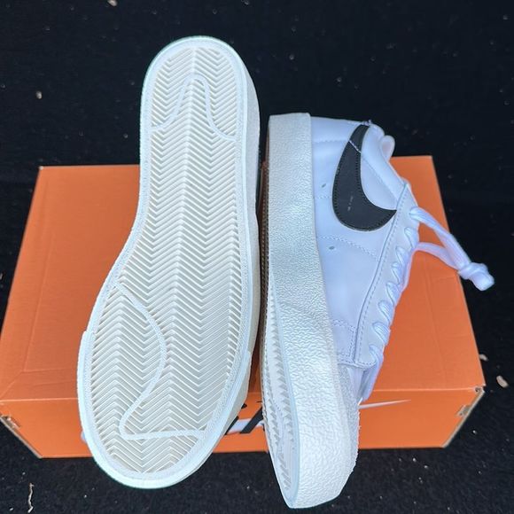 Nike Women’s Blazer Low ‘77 DC4769 102 (BRAND NEW MULTIPLE SIZES) Sneaker - Picture 6 of 6